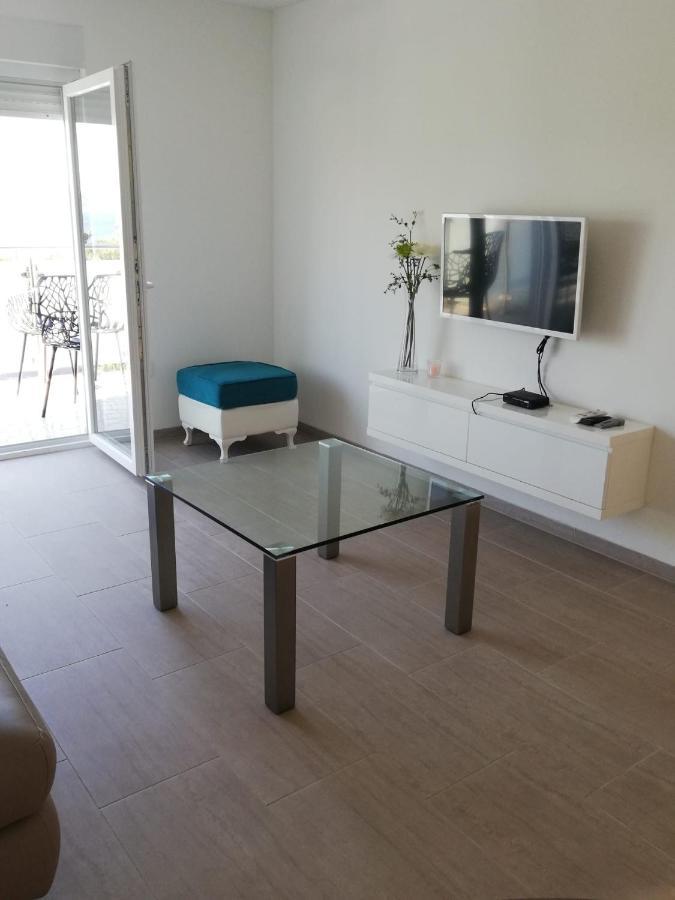 Apartmani Deluxe Jasenice  Exterior foto