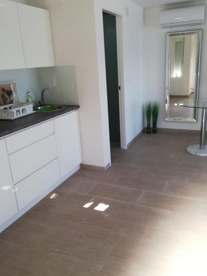 Apartmani Deluxe Jasenice  Exterior foto